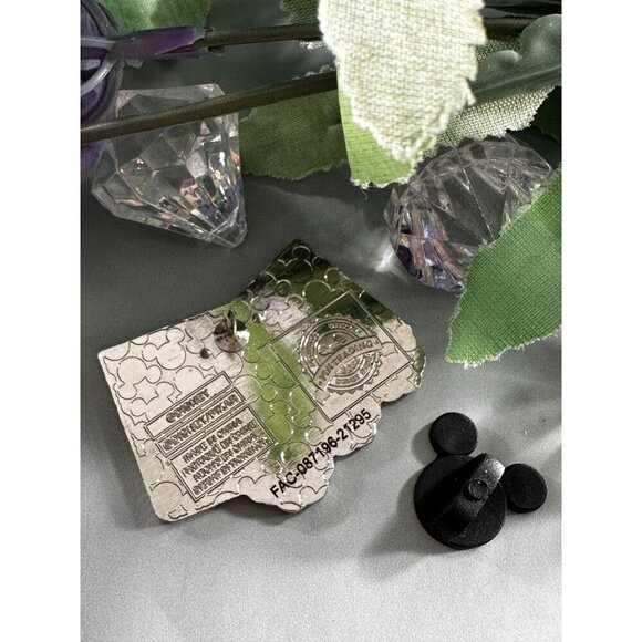 Coco Disney Trading Pin Pixar Paper Flag Banner Guitar Lapel Pin Brooch Jewelry - Picture 3 of 7